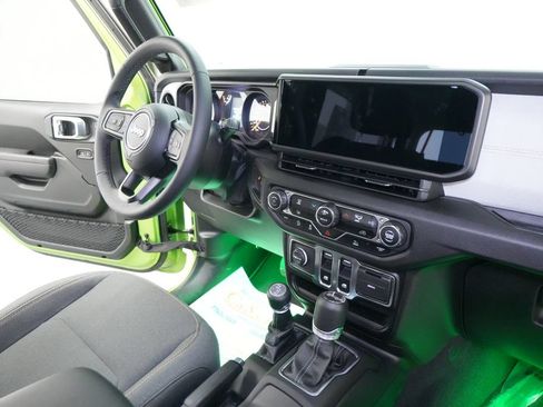 Used 2025 Jeep Wrangler Sport AWD/4WD image 25