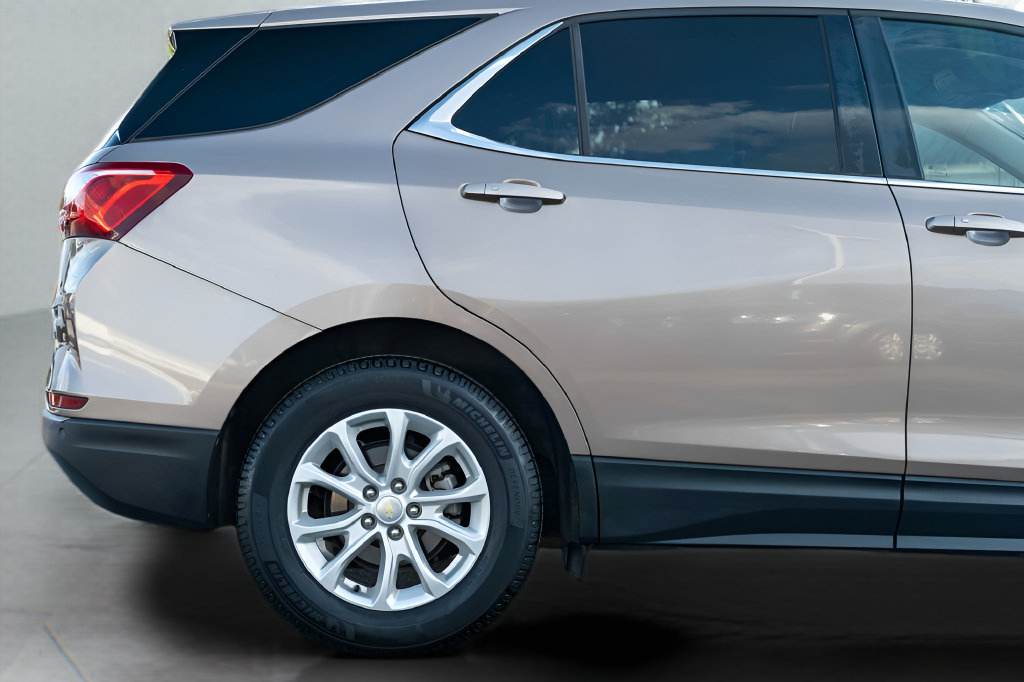 Used 2019 Chevrolet Equinox LT FWD image 4