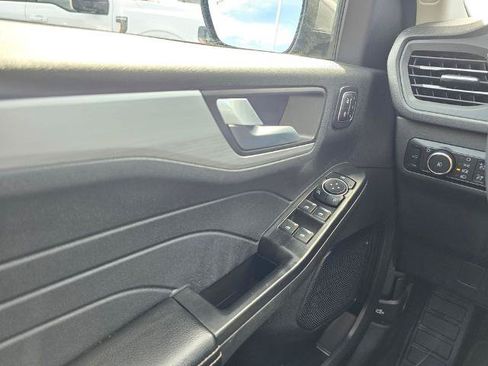 Certified 2025 Ford Escape Platinum AWD/4WD image 29
