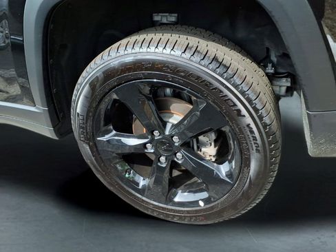Certified 2024 Jeep Grand Cherokee Altitude AWD/4WD image 17