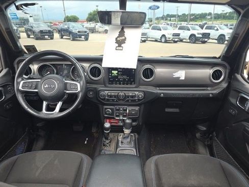Used 2023 Jeep Wrangler Unlimited Rubicon 4xe w/ Cold Weather Group AWD/4WD image 14