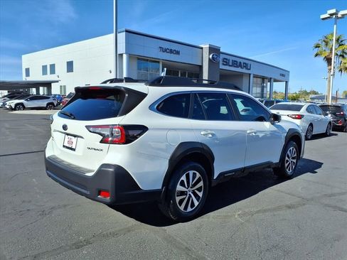 Used 2025 Subaru Outback Premium image 9