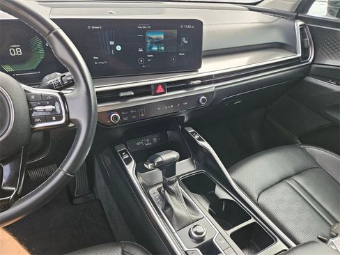 Used 2024 Kia Sorento S image 23