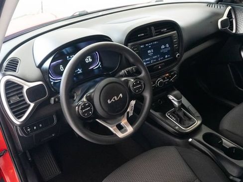 Used 2024 Kia Soul LX w/ Option Group 015 FWD image 3