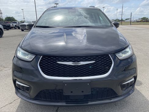 Used 2022 Chrysler Pacifica Touring-L FWD image 9