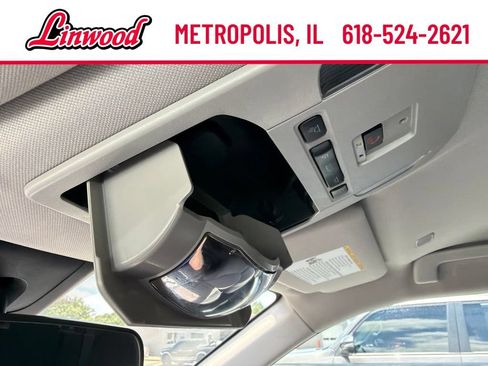 Used 2024 Toyota Highlander LE AWD/4WD image 34