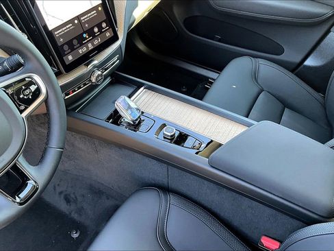 New 2026 Volvo XC60 B5 Core w/ Climate Package image 20