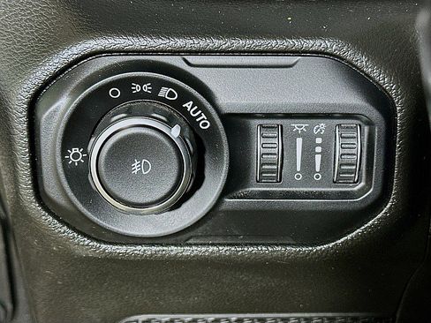 Used 2022 Jeep Wrangler Unlimited Sahara image 10