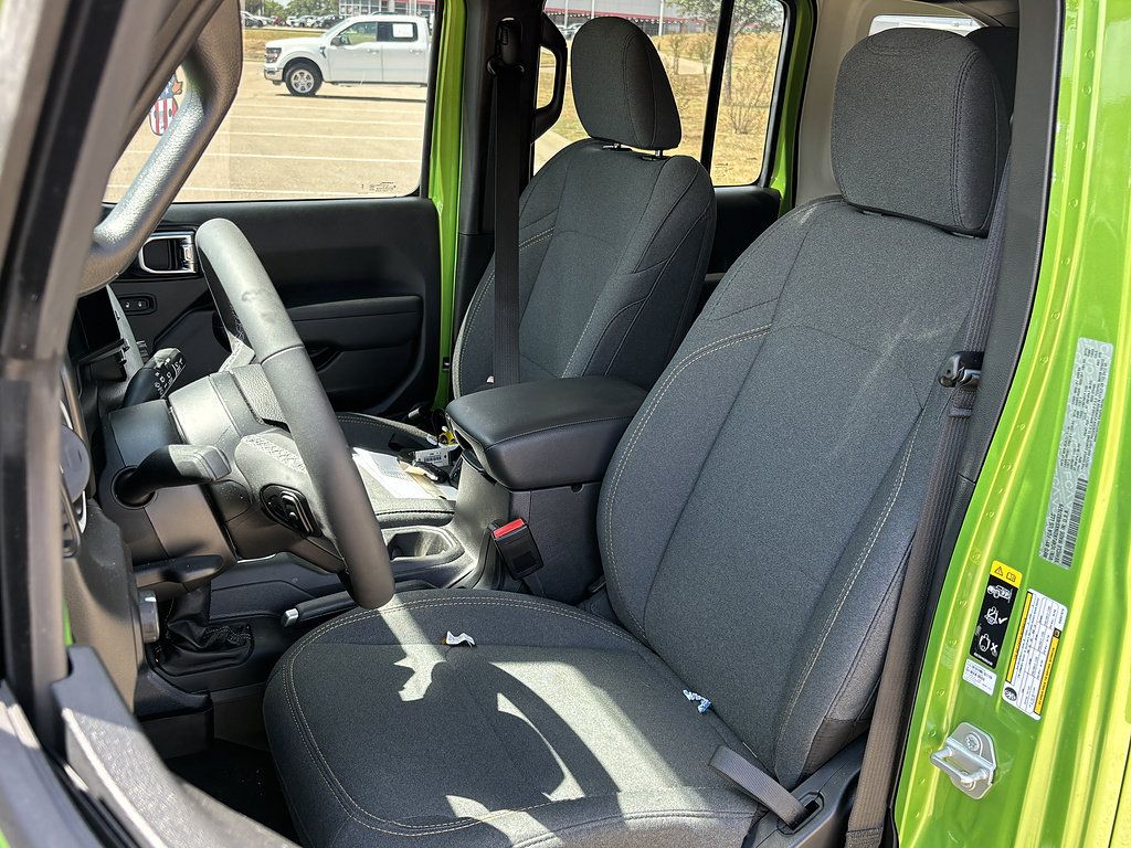 Used 2025 Jeep Wrangler Unlimited Sport AWD/4WD image 9