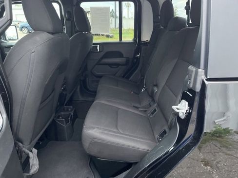 Used 2023 Jeep Gladiator Overland image 13