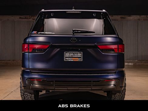 Used 2023 Toyota Sequoia Platinum AWD/4WD image 8