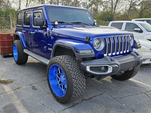 Used 2018 Jeep Wrangler Unlimited Sahara image 3