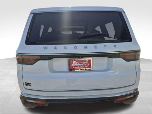 Used 2023 Jeep Wagoneer 2WD w/ Premium Group I image 5