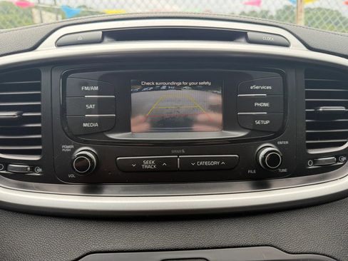 Used 2016 Kia Sorento AWD w/ LX Convenience Package image 10