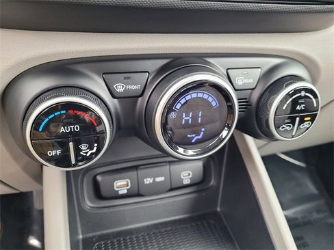 Used 2025 Hyundai Venue SEL image 21