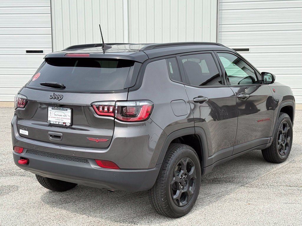 Used 2024 Jeep Compass Trailhawk w/ Trailhawk Convenience Group AWD/4WD image 8