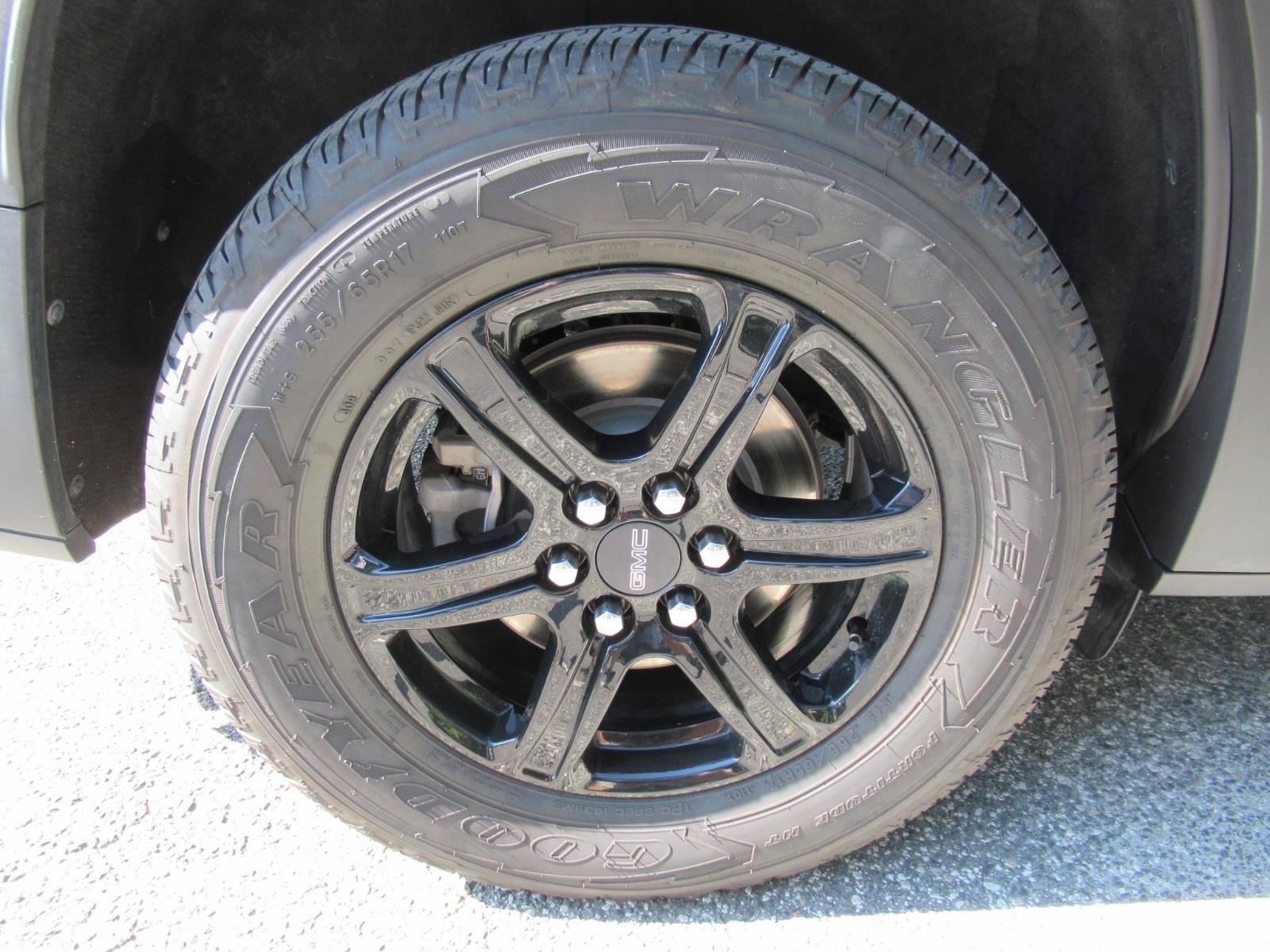 Used 2021 GMC Acadia AT4 w/ Trailering Package AWD/4WD image 8