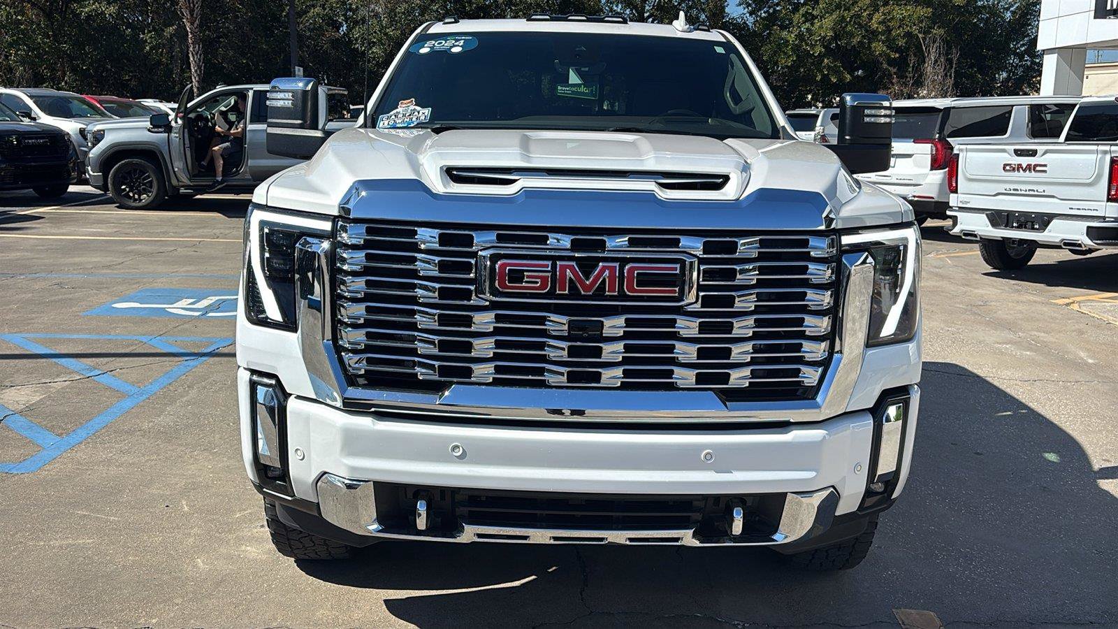 Used 2024 GMC Sierra 2500 Denali w/ Denali Reserve Package AWD/4WD image 2