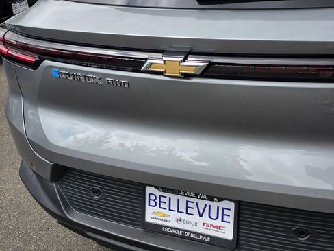 New 2026 Chevrolet Equinox EV LT AWD/4WD image 13