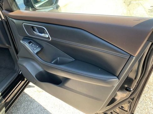 Used 2021 Nissan Rogue SV w/ Premium Package AWD/4WD image 13