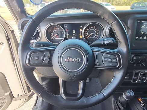 Used 2022 Jeep Gladiator Willys image 11