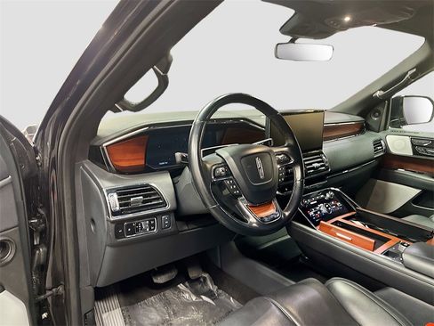 Used 2023 Lincoln Navigator L Reserve image 9