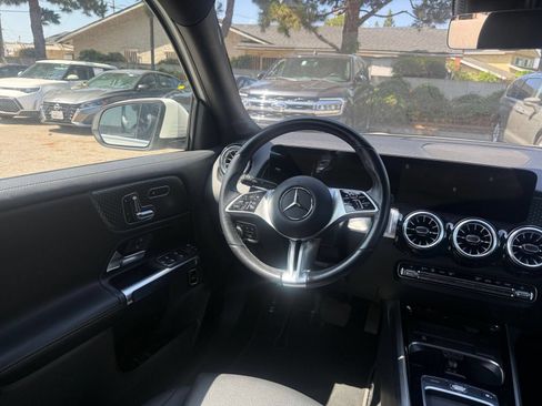 Used 2025 Mercedes-Benz GLB 250 image 33