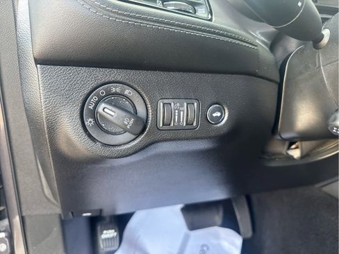 Used 2022 Dodge Challenger SXT w/ Plus Package image 25