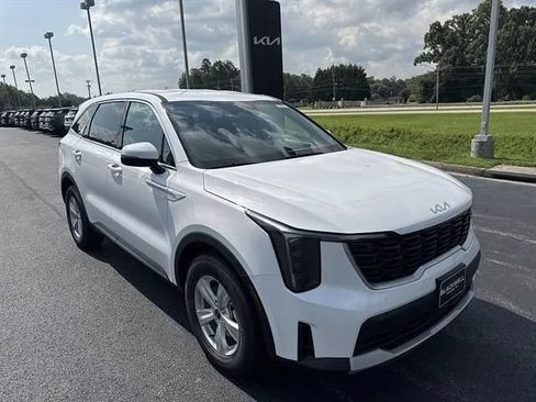 New 2026 Kia Sorento LX FWD image 1
