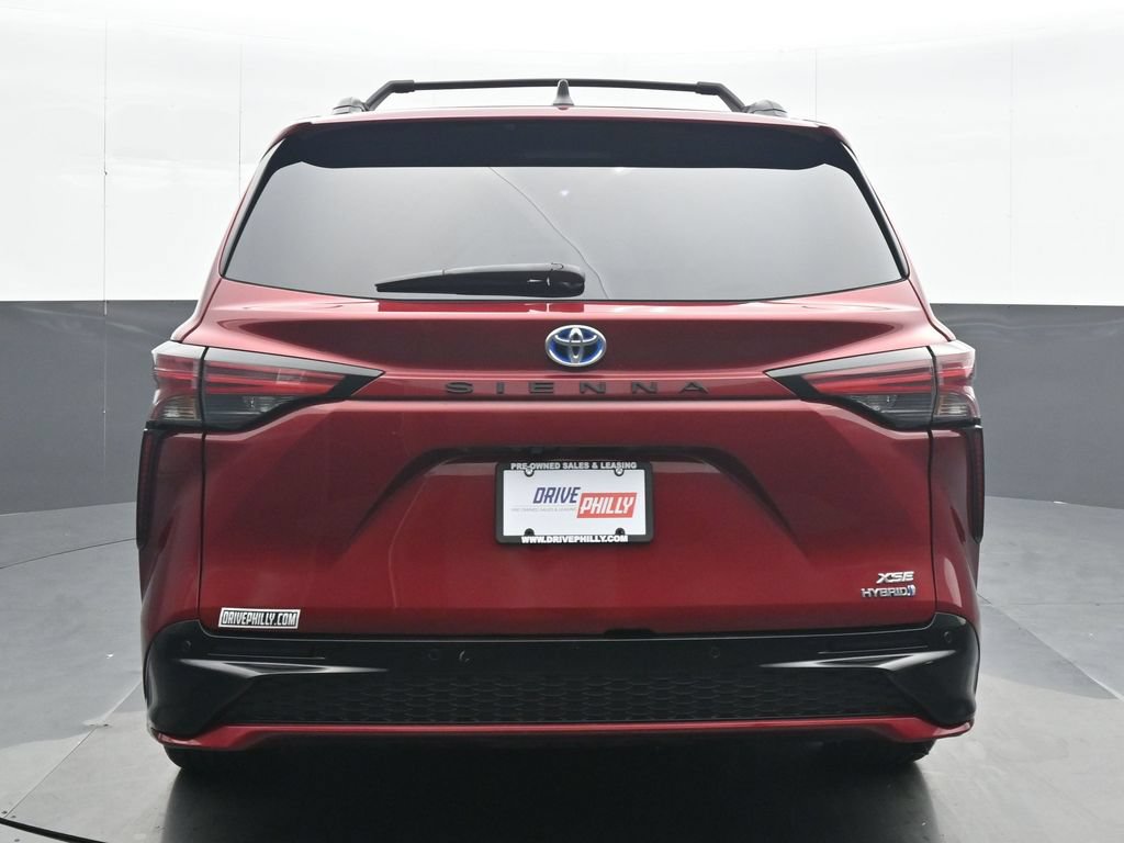 Used 2024 Toyota Sienna XSE FWD image 5