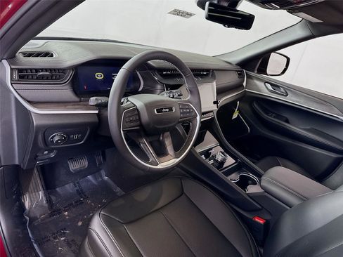 New 2026 Jeep Grand Cherokee L Limited AWD/4WD image 4