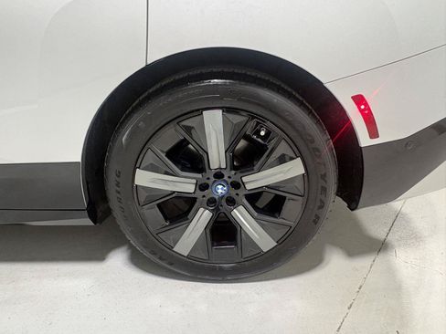 Used 2023 BMW iX xDrive50 w/ Premium Package AWD/4WD image 34