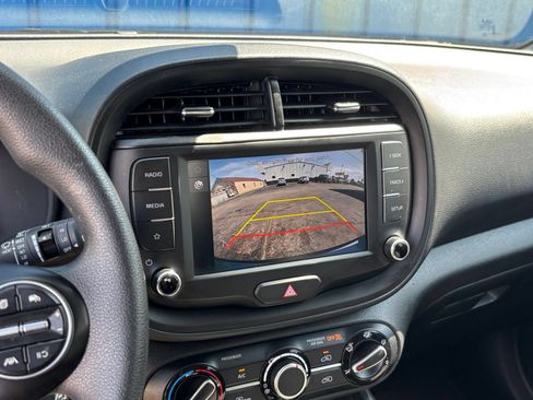 Used 2025 Kia Soul LX w/ LX Technology Package FWD image 20
