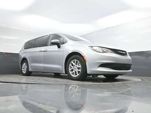 Used 2023 Chrysler Voyager LX FWD image 45