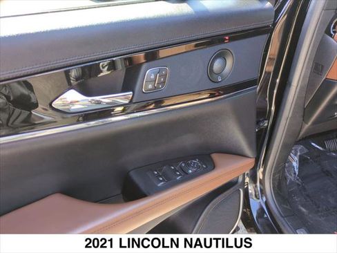 Certified 2021 Lincoln Nautilus Reserve image 11