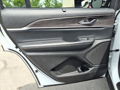 Used 2024 Jeep Grand Cherokee L Limited w/ Luxury Tech Group II image 26