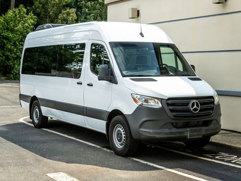 Used 2025 Mercedes-Benz Sprinter 2500 image 10