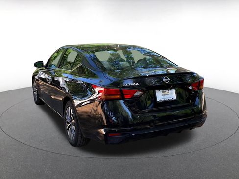 Used 2025 Nissan Altima 2.5 SV image 5