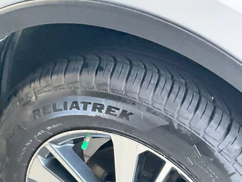 Used 2018 Toyota RAV4 XLE AWD/4WD image 27