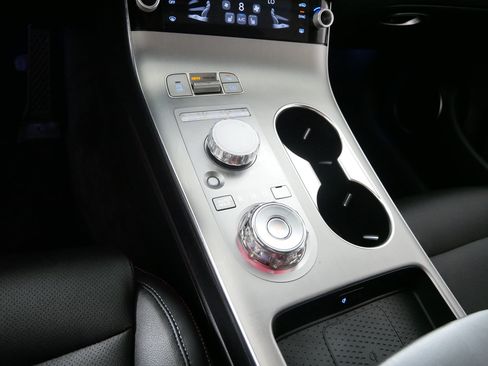 Certified 2026 Genesis GV70 2.5T Select AWD/4WD image 24