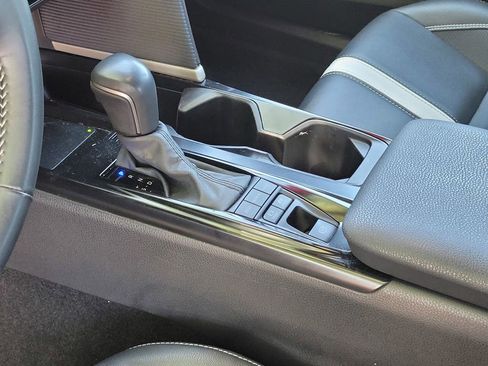 Used 2025 Toyota Camry SE image 19