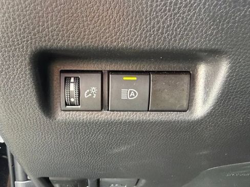 Used 2025 Toyota RAV4 XLE AWD/4WD image 25