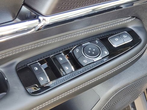 New 2026 Lincoln Corsair Premiere image 10