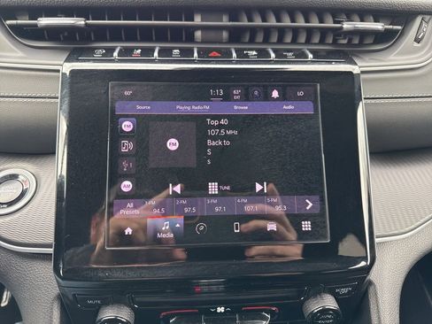Used 2025 Jeep Grand Cherokee Laredo X RWD image 19