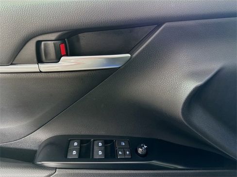 Used 2018 Toyota Camry SE image 13