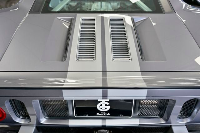 Used 2006 Ford GT RWD image 18