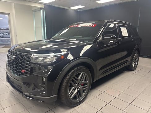 Used 2025 Ford Explorer ST w/ Sun And Sound Package image 9