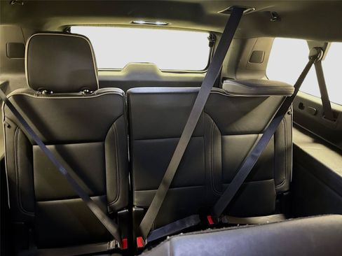 Used 2024 Chevrolet Suburban Premier AWD/4WD image 33