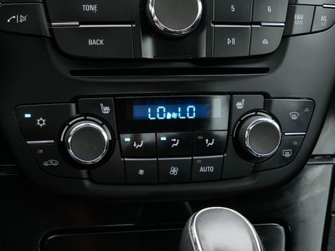 Used 2013 Buick Regal Premium FWD image 23