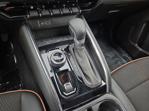 Used 2024 GMC Canyon AT4 AWD/4WD image 29